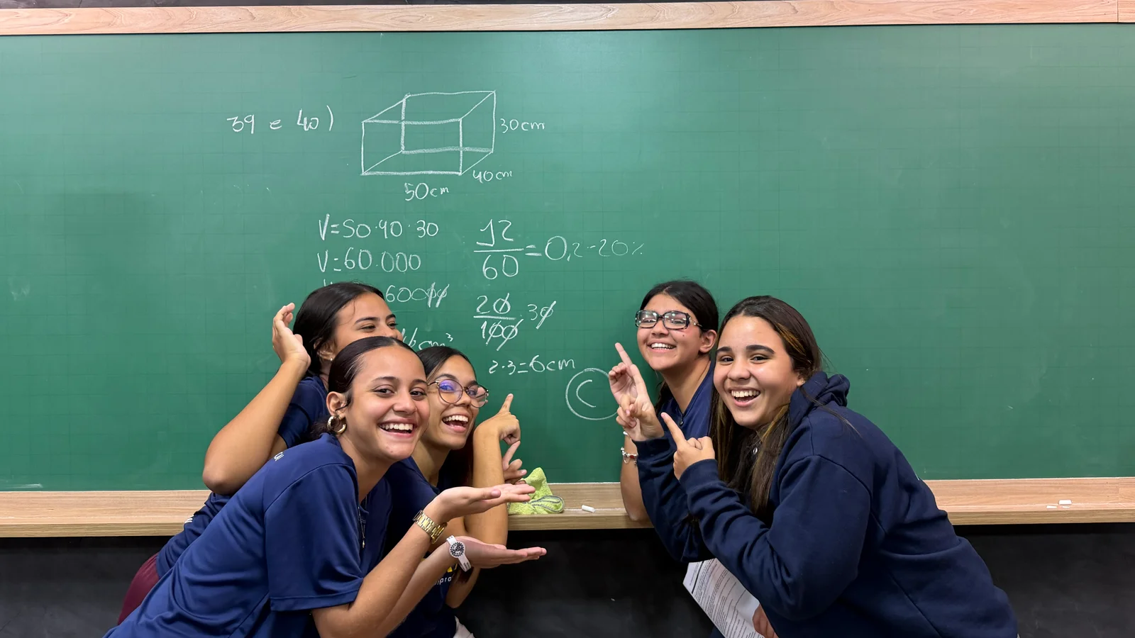 Alunos do FERA participando de uma atividade em grupo